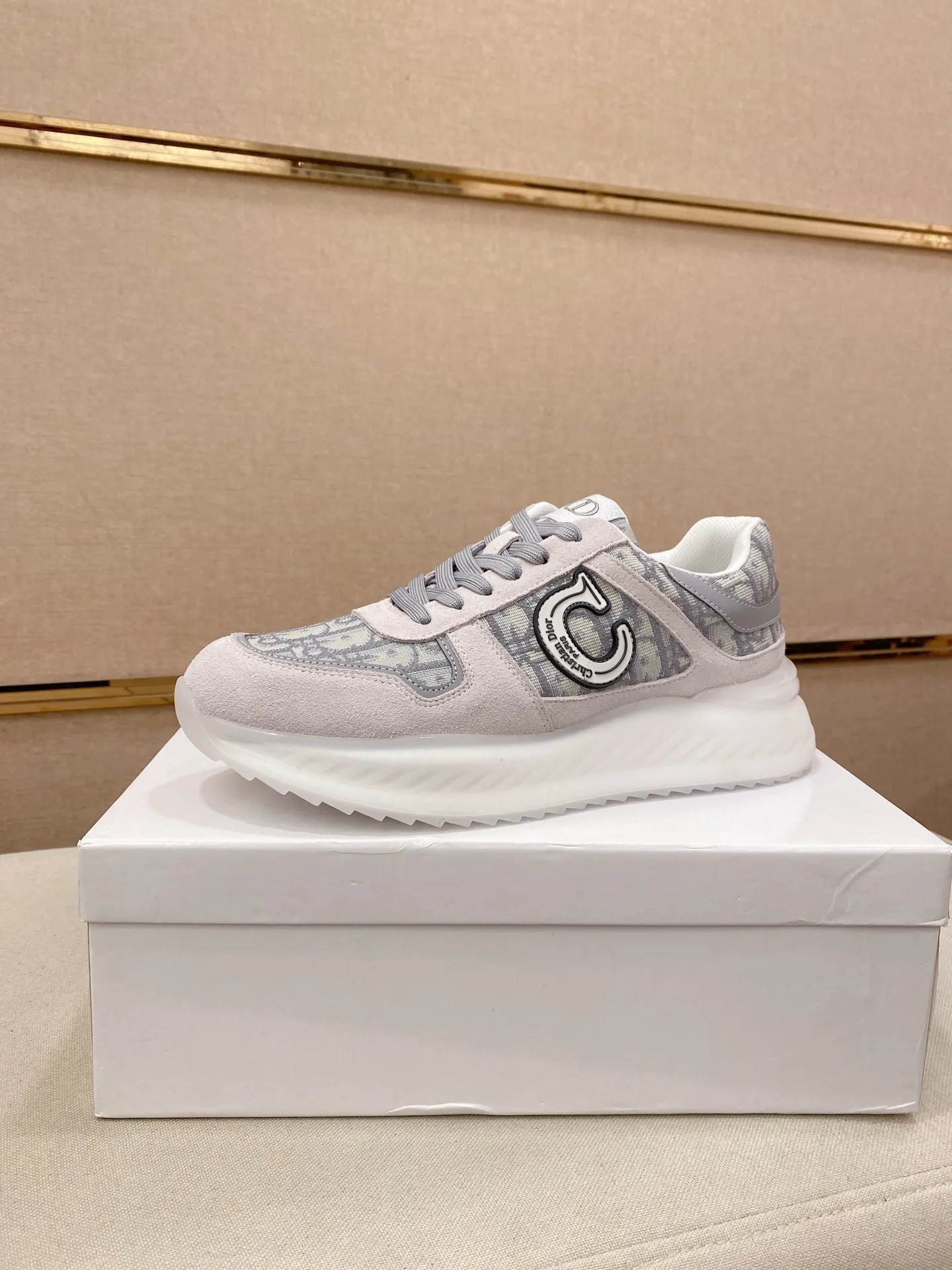 Men's shoes💰 462💰🇮🇹🇮🇹Dior d The new model is on sale at the same time at the counter. The upper 🇮🇹 is imported Italian first-layer cowhide, and the lining is fully imported sheepskin 💪💪. It is a complete 1⃣️ to 1⃣️ replica 🇮🇹💪💪, ⚠ Sole: The original sole is specially provided by the original factory. The exclusive movable molded sole is super comfortable. ⚠Original factory single goods, 🔍🔍high quality, you can enter and leave the counter at will, welcome to compare⚠. Code number:38-44